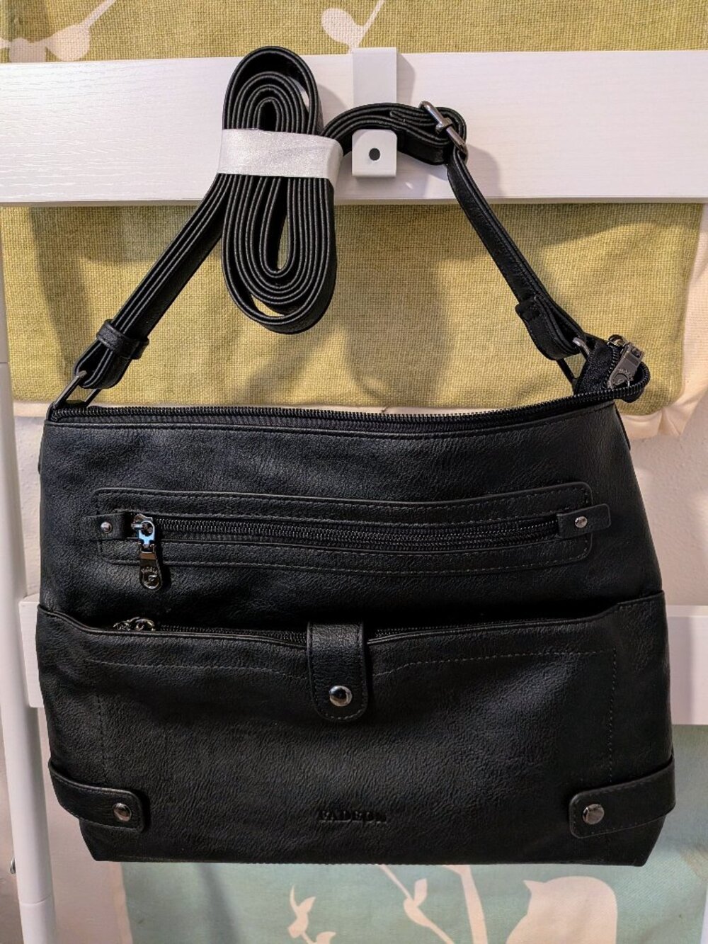 Fadeon Black leather purse